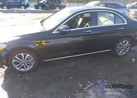 2018 Mercedes-Benz C 300 4Matic из США, поврежденный, VIN 55SWF4KB5JU246400